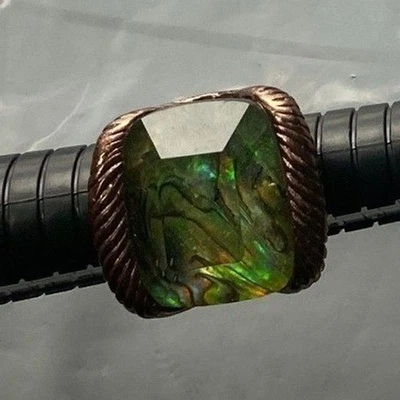 Anillo único de piedras preciosas de cristal verde envuelto en alambre ajustable tono cobre 8 Foto 1 de 3
