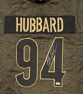 Camiseta Sam Hubbard Cincinnati Bengals Salute to Service firmada Beckett BAS automática - Imagen 1 de 4