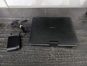 Sony Lettore DVD Portatile 9" DVP-FX970 Con Adattatore Alimentazione Non Legge Dischi - Foto 1 di 13