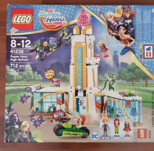 LEGO DC Super Hero Girls 41232 Super Hero High School INCOMPLETO VEDI DESCRIZIONE - Foto 1 di 4