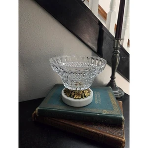 Cuenco de cristal de corte vintage sobre base de pedestal de mármol con borde de vid de latón 5" - Imagen 1 de 7
