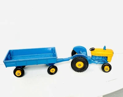 Lesney Matchbox 1967 No. 39-C Ford Tractor & 1967 No. 40-C Hay Trailer Farm Lot - Image 1 of 4