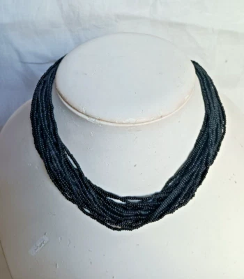 Collier ancien en perles de rocailles noires 20 rangs - Photo 1/4