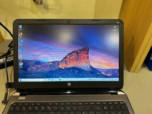 Notebook HP 15,6" Intel 2Gb SSD 240Gb Windows 10 - Foto 1 di 8