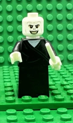 Minifigura LEGO® Dark Lord Voldemort Cáliz de Fuego Mago de Harry Potter 75965 Foto 1 de 4