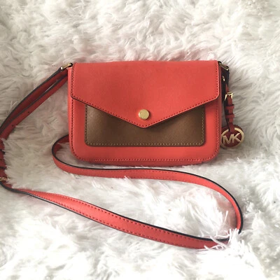 Bolso Bandolera MICHAEL Michael Kors Greenwich Pequeña Solapa Naranja Bronce Saffiano Foto 1 de 4