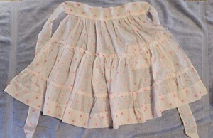 Medio delantal vintage hecho a mano floral con volantes rosa blanco detalles florales elevados - Imagen 1 de 7