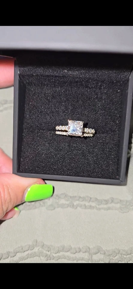 Zales 3 C.T Gold Wedding Ring - Image 1 of 1