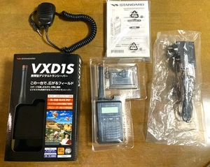 Standard VXD1S Digital Two-Way Radio with MH-57A4B Speaker Mic Battery Charger - Zdjęcie 1 z 7