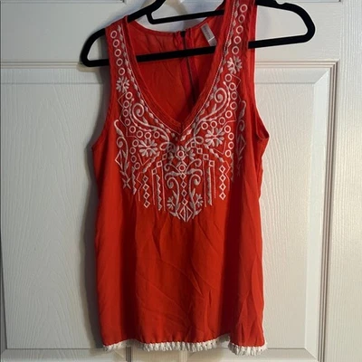 Camiseta sin mangas Xhilaration roja bordada bohemia informal talla pequeña Foto 1 de 4
