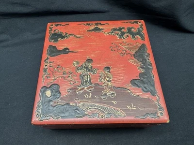 Antigua caja china de madera lacada roja y negra Foto 1 de 4