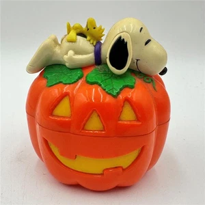 Vintage Whitman's Bonbons Snoopy und Woodstock auf einem Kürbis Halloween Münzbank - Bild 1 von 3