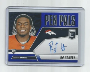 RJ HARVEY (Broncos) 2025 PANINI DONRUSS ELITE AZUL BOLÍGRAFO AMIGOS EN TARJETA AUTOMÁTICA #PP-RJH - Imagen 1 de 2