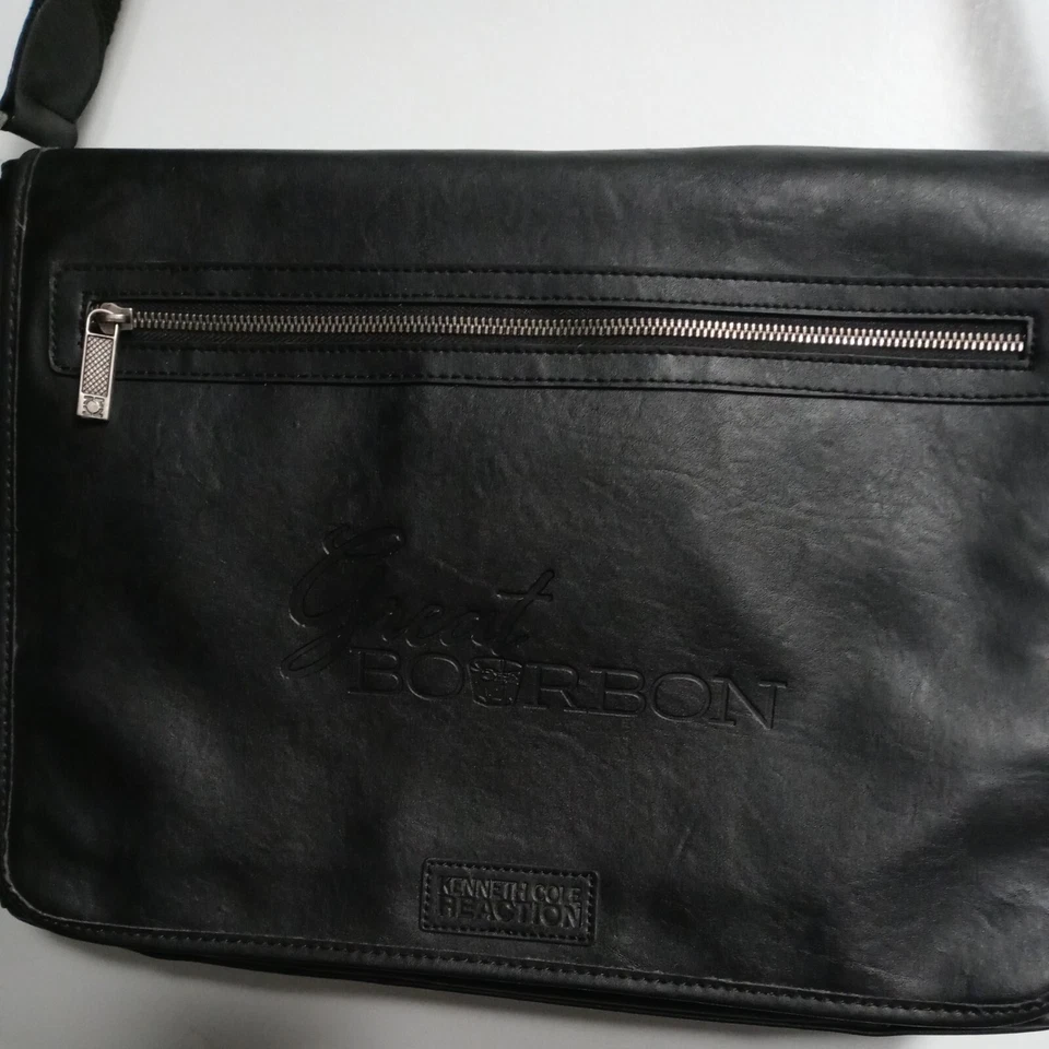 Kenneth Cole® Reaction ComputerMessenger Bag, negro usado  Foto 1 de 4