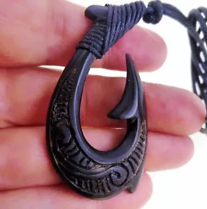 Maori Scrimshaw Fisch Haken Anhänger Halskette - Bild 1 von 3