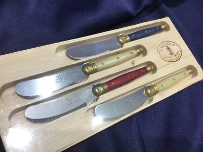 LAGUIOLE Jean Dubost JUEGO DE 4 CUCHILLOS ESPARCIDORES DE QUESO PATÉ NUEVOS EN CAJA DE MADERA FRANCIA Foto 1 de 4