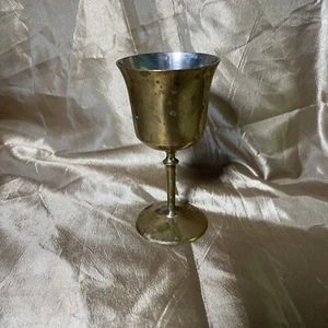 Copa de vino de latón macizo de colección hecha en la India - Imagen 1 de 5