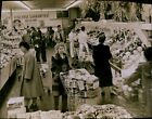 LG791 1954 Original Photo CROWDED SUPERMARKET Grocery Store Housewives Carts
