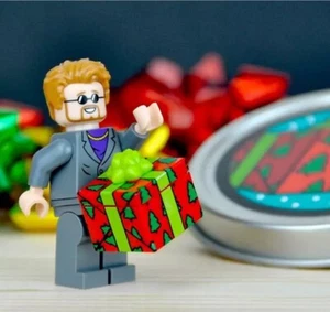 Dick in a Box Citizen 2020 Holiday Tin Brick Minifig Minifigure Brand New - Picture 1 of 3