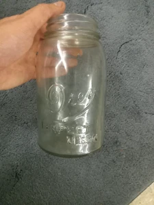 Drey Perfect Mason (geriffelte Seiten) klar 1 Quart Glas Einmachglas - Bild 1 von 3