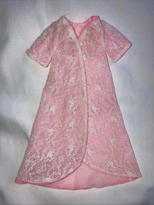 De Colección Muñeca Barbie Moda Rosa Vigas de Luna Encaje Abrigo Bata Capa - Imagen 1 de 3