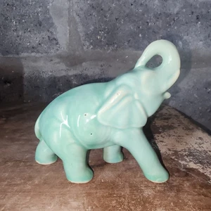 Unmarked USA pottery elephant, mid-century vintage, mint green color - Picture 1 of 8