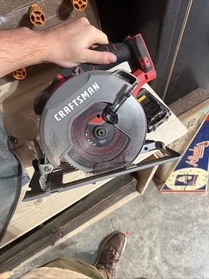 Sierra circular Craftsman de 7 1/4" (solo herramienta) (P08029747) Foto 1 de 4