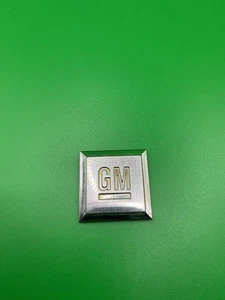 CADILLAC ESCALADE CHEVROLET TAHOE GM EMBLEMA LATERAL LOGOTIPO INSIGNIA SÍMBOLO FABRICANTE DE EQUIPOS ORIGINALES (2008) - Imagen 1 de 2
