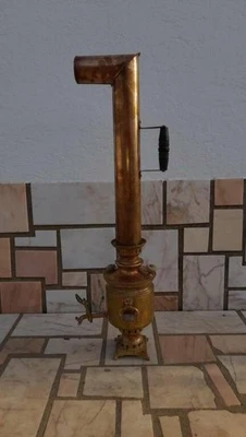 Samovar ruso antiguo egoísta Salishchev en Tula con una pipa Foto 1 de 4