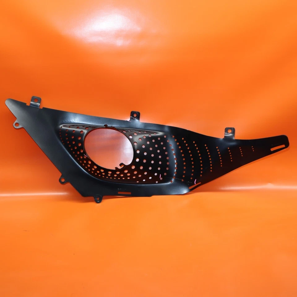 ASTON MARTIN DB11 ACABAMENTO DE EXAUSTÃO MALHA MOTORISTA ESQUERDO 2017 2018 2019 2020 FABRICANTE DE EQUIPAMENTO ORIGINAL DANIFICADO - Imagem 1 de 4