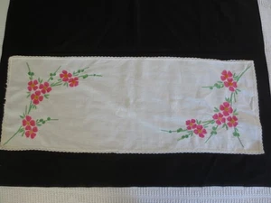 HANDMADE Embroidered DOGWOOD Cotton DRESSER SCARF or RUNNER - 12-1/2" x 33-1/2" - Picture 1 of 6