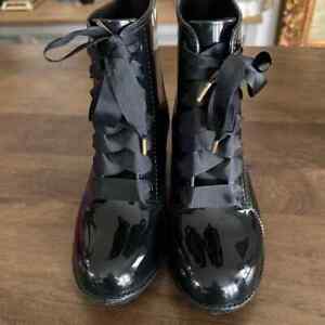 Betsy Johnson Betsyville black waterproof rain boots moto Lug sole size 7,5 / 38