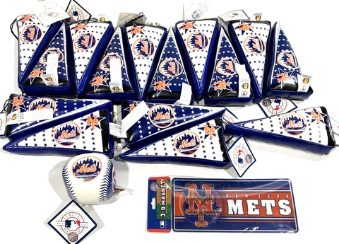 New York Mets Plush Pennants Baseball & 3-D Magnet Cover