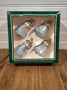 Clásicos navideños vintage de Krebs 4 adornos de vidrio decorados a mano campanas azules  - Imagen 1 de 3
