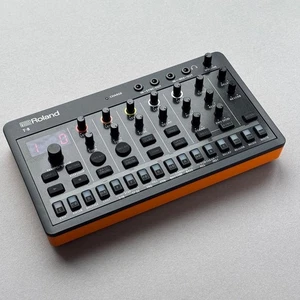 Roland T-8 Synthesizer Sampler Keyboard aus Japan kostenloser Versand sehr schwer zu finden jpn - Bild 1 von 16