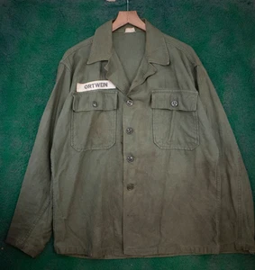 Camicia vintage anni 60 OG-107 in raso verde con bottoni taglia small/media (DA) - Foto 1 di 9