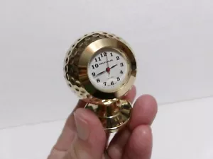 milan Messing Golfball Standuhr Minigolfer Tischuhr - Bild 1 von 10