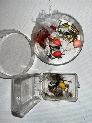 Vintage lot used fishing tackle flies hooks - Image 1 of 4