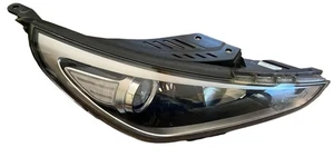 Original Hyundai LED Headlamp Right i30 92102G4020 - Picture 1 of 8