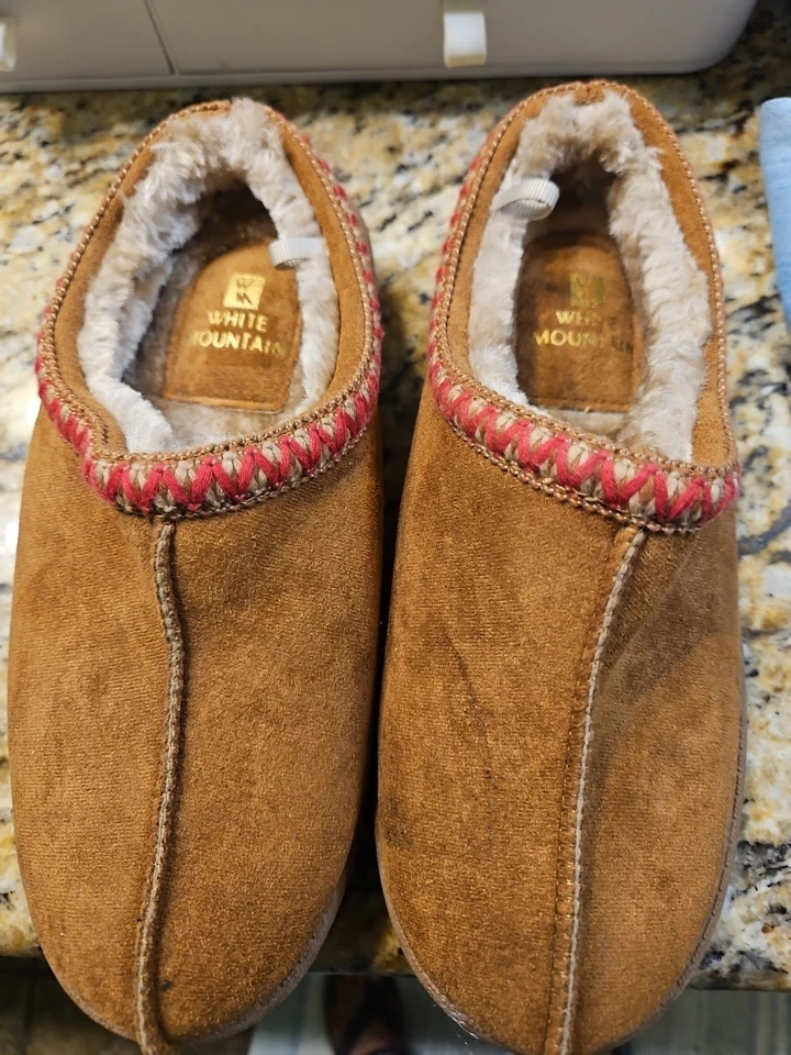 Zapatillas deslizables White Mountain para mujer marrón 6 medianas  Foto 1 de 4