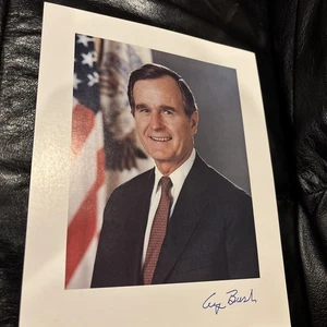 George H.W. Bush signiertes Foto - 8" x 10" sehr guter Zustand, personalisiert - Bild 1 von 3