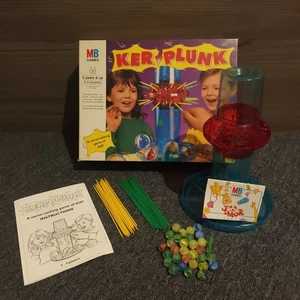 MB Games KerPlunk A Nerve Racking 1996 gioco di abilità completo di istruzioni - Foto 1 di 9
