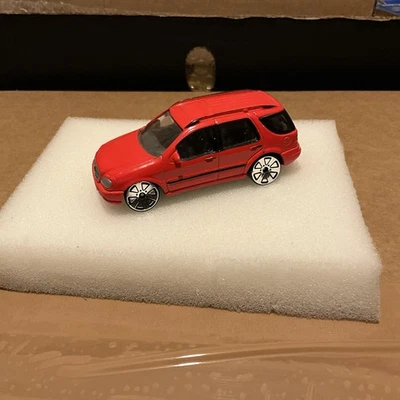 MERCEDES BENZ ML 500 da RealToy modelo fundido cor rara 1/64 - Imagem 1 de 4