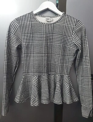 Blusa ASOS Herringbone Peplum manga longa gola redonda UK8 US4 EU36 preto branco - Imagem 1 de 4