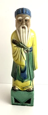 Estatuilla de hombre inmortal o erudito de porcelana china Famille Verte Foto 1 de 4