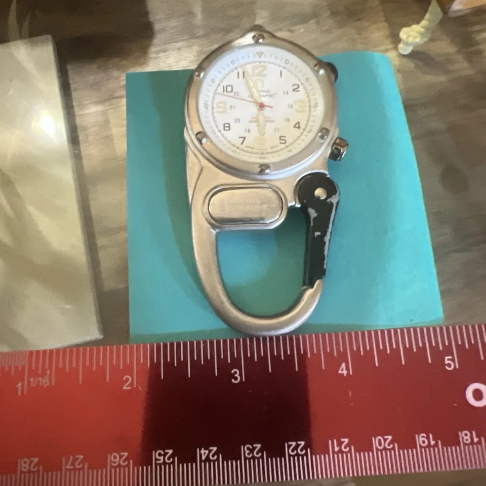 Reloj con clip National Geographic Dakota plateado resistente al agua funciona de acero inoxidable Foto 1 de 4