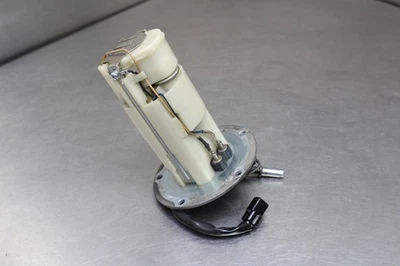 06-25 KAWASAKI VULCAN 900 VN900 FUEL PUMP GAS PETROL SENDER UNIT TESTED Foto 1 de 4