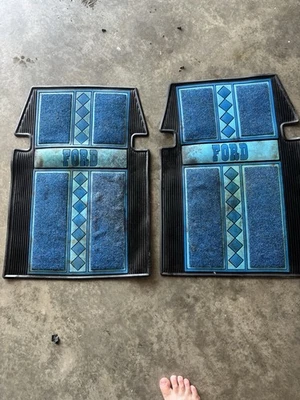 Tapetes vintage de plástico para Ford Foto 1 de 4