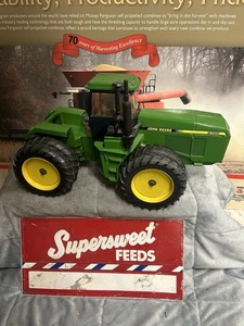 Ertl 1/16 John Deere 8760 4WD Tractor - Picture 1 of 4