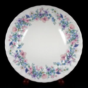 Wedgwood Angela 8 3/4 Zoll kannelierte Mittagessen Teller - 1. Qualität Top Zustand - Bild 1 von 2